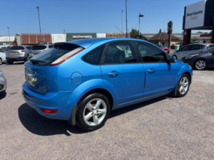 2010 Ford Focus 1.6 Zetec 5dr in Blue — image 5