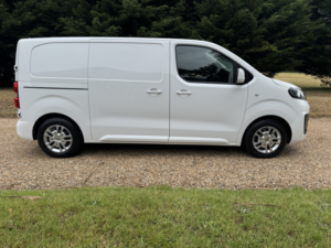 2020 Vauxhall Vivaro 1.5 Turbo D 2700 Sportive in White — image 5