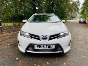 2015 Toyota Auris 1.8 Vvt-H Excel Touring Sports CVT Euro 5 (s/s) 5dr in White — image 2