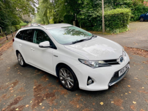 2015 Toyota Auris 1.8 Vvt-H Excel Touring Sports CVT Euro 5 (s/s) 5dr in White — image 4