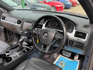 2017 Volkswagen Touareg 3.0 Tdi V6 Bluemotion Tech R-Line Plus Tiptronic 4WD Euro 6 (s/s) 5dr in Grey — image 3