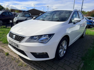 2017 SEAT Leon 1.2 Tsi Se Technology Euro 6 (s/s) 5dr in White — image 4