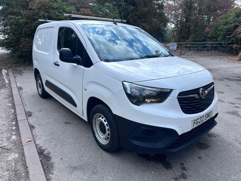 2022 Vauxhall Combo 1.5 Turbo D 2000 Dynamic L1 H1 Euro 6 5dr in White — image 1