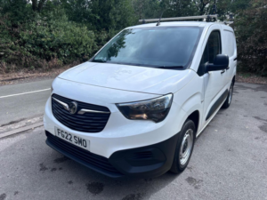 2022 Vauxhall Combo 1.5 Turbo D 2000 Dynamic L1 H1 Euro 6 5dr in White — image 3