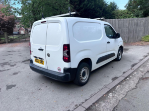 2022 Vauxhall Combo 1.5 Turbo D 2000 Dynamic L1 H1 Euro 6 5dr in White — image 5