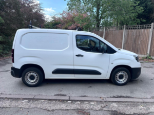 2022 Vauxhall Combo 1.5 Turbo D 2000 Dynamic L1 H1 Euro 6 5dr in White — image 6