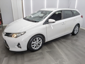 2014 Toyota Auris 1.4 D-4d Excel Touring Sports 5dr Diesel Manual Euro 5 (s/s) (90 Ps) in White — image 4
