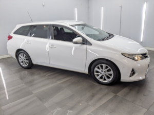2014 Toyota Auris 1.4 D-4d Excel Touring Sports 5dr Diesel Manual Euro 5 (s/s) (90 Ps) in White — image 5