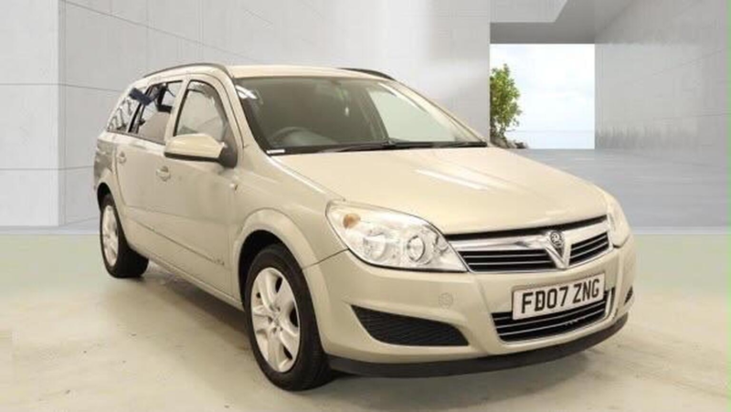 2007 Vauxhall Astra 1.8i 16v Club 5dr in Beige — image 1