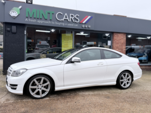 2014 Mercedes-Benz C Class 2.1 C220 Cdi Amg Sport Edition in White — image 5