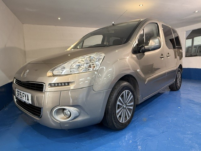 2015 Peugeot Partner Tepee 1.6 Hdi Tepee S in Bronze — image 1