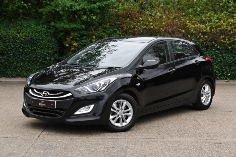 2015 Hyundai I30 1.6 Crdi Active Auto Euro 5 5dr in Black — image 1