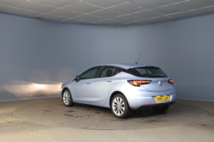 2017 Vauxhall Astra 1.4i Turbo Design Euro 6 5dr in Silver — image 4