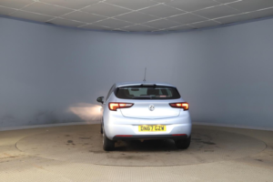 2017 Vauxhall Astra 1.4i Turbo Design Euro 6 5dr in Silver — image 6