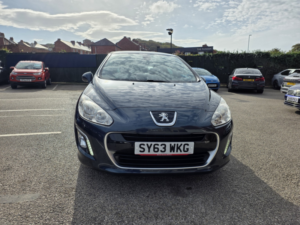 2013 Peugeot 308 1.6 E-Hdi Active in Blue — image 2