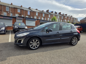 2013 Peugeot 308 1.6 E-Hdi Active in Blue — image 4