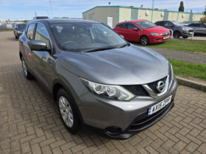 2015 Nissan Qashqai 1.2 Dig-T Visia in Grey — image 2