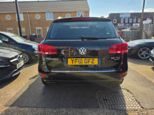 2011 Volkswagen Touareg 3.0 Tdi V6 Bluemotion Tech Se SUV 5dr Diesel Tiptronic 4WD Euro 5 (s/s) (245 Ps) in Black — image 4