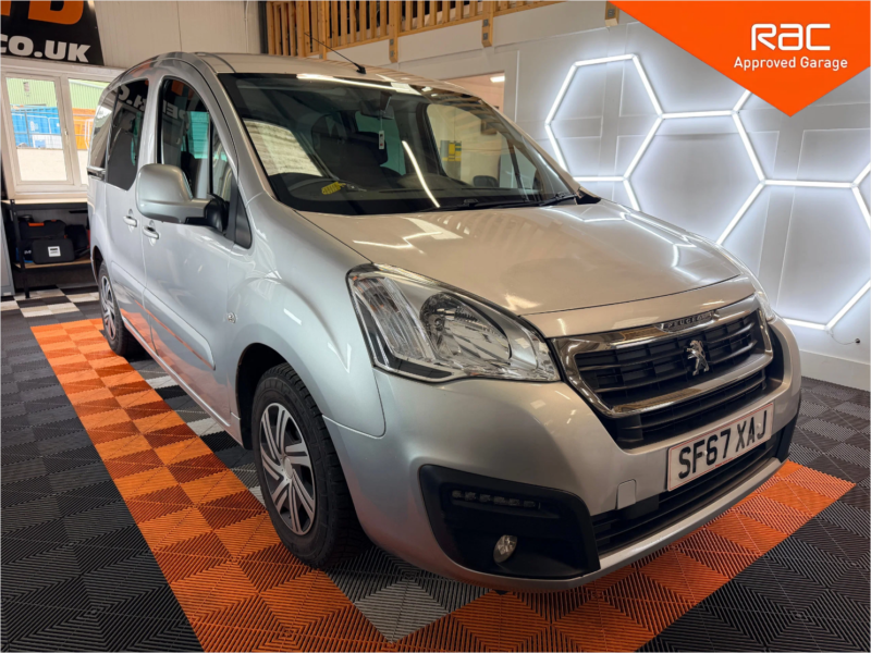 2017 Peugeot Partner Tepee Active B Hdi in Silver — image 1
