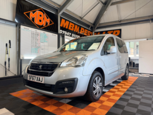 2017 Peugeot Partner Tepee Active B Hdi in Silver — image 3