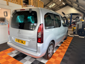 2017 Peugeot Partner Tepee Active B Hdi in Silver — image 5