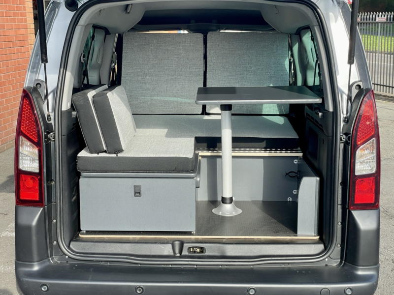 2018 Peugeot Partner Tepee 1.6 Bluehdi Outdoor in Grey — image 1