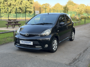 2012 Toyota Aygo 1.0 Vvt-I Fire in Black — image 3