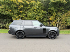 2018 Land Rover Range Rover 3.0 Sd V6 Vogue in Grey — image 2