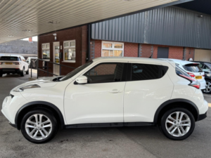 2016 Nissan Juke 1.2 Dig-T N-Connecta Euro 6 (s/s) 5dr in White — image 5