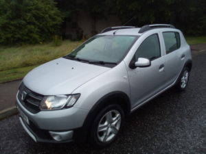 2015 Dacia Sandero Stepway Stepway Laureate 1.5 Dci 90 in Silver — image 3