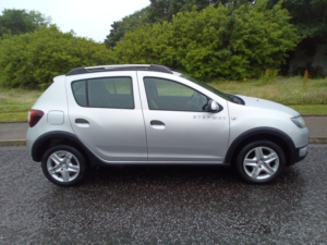 2015 Dacia Sandero Stepway Stepway Laureate 1.5 Dci 90 in Silver — image 4