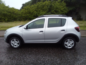 2015 Dacia Sandero Stepway Stepway Laureate 1.5 Dci 90 in Silver — image 5