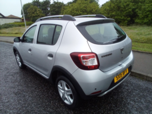 2015 Dacia Sandero Stepway Stepway Laureate 1.5 Dci 90 in Silver — image 6