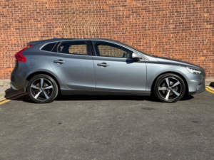 2017 Volvo V40 2.0 T2 R-Design Euro 6 (s/s) 5dr in Grey — image 3