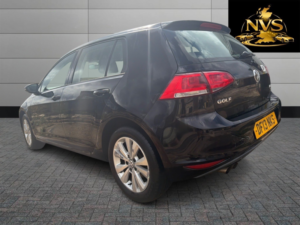 2013 Volkswagen Golf 2.0 Tdi Bluemotion Tech Se in Black — image 5