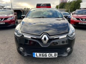 2016 Renault Clio 1.2 16v Dynamique Nav Euro 6 5dr in Black — image 2