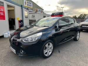 2016 Renault Clio 1.2 16v Dynamique Nav Euro 6 5dr in Black — image 3