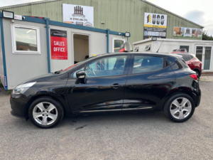 2016 Renault Clio 1.2 16v Dynamique Nav Euro 6 5dr in Black — image 5