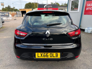 2016 Renault Clio 1.2 16v Dynamique Nav Euro 6 5dr in Black — image 6