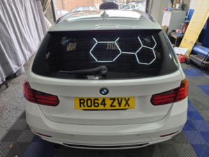 2014 BMW 3 Series 2.0 318d Sport Touring Euro 5 (s/s) 5dr in White — image 5