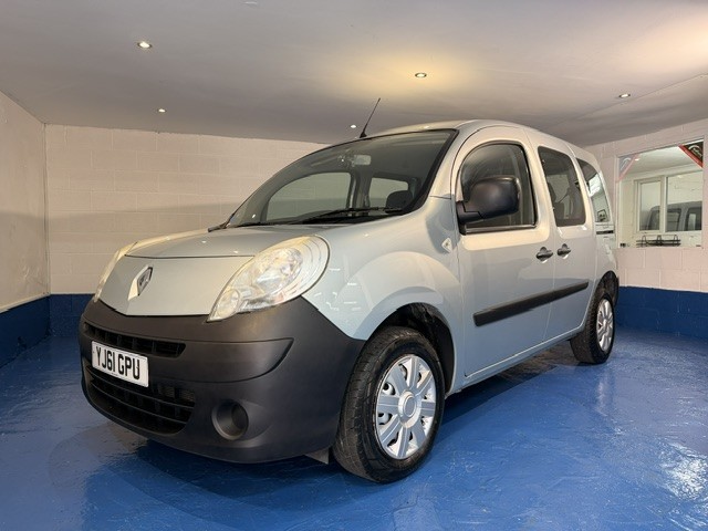 2011 Renault Kangoo 1.6 16v Extreme in Grey — image 1