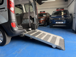 2011 Renault Kangoo 1.6 16v Extreme in Grey — image 4