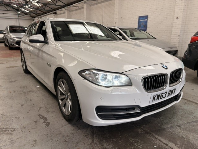 2014 BMW 5 Series 2.0 520d Se Touring in White — image 1