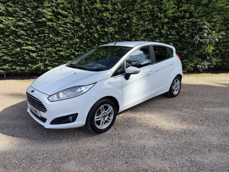 2014 Ford Fiesta 1.0 T Ecoboost Zetec in White — image 1
