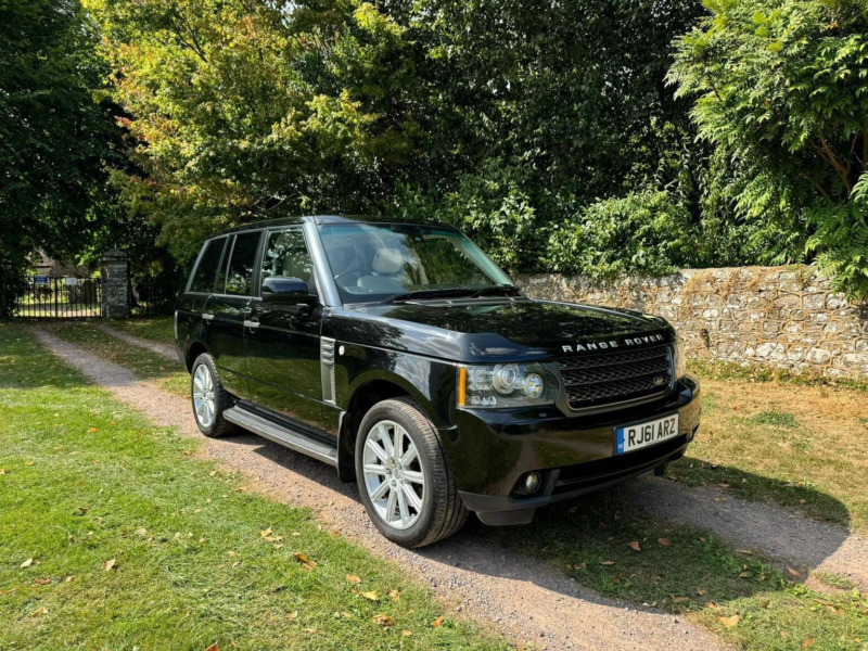 2011 Land Rover Range Rover 4.4 Td V8 Vogue Se Auto 4WD Euro 5 5dr in Black — image 1