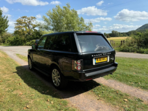 2011 Land Rover Range Rover 4.4 Td V8 Vogue Se Auto 4WD Euro 5 5dr in Black — image 4