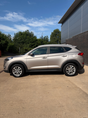 2016 Hyundai Tucson 1.7 Crdi Blue Drive Se SUV 5dr Diesel Manual Euro 6 (s/s) (116 Ps) in White — image 2