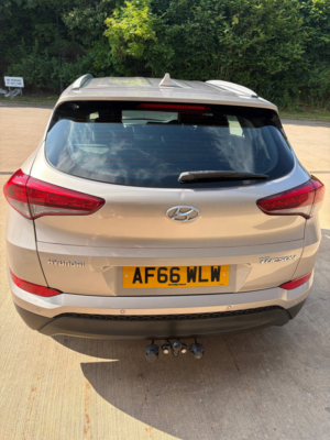 2016 Hyundai Tucson 1.7 Crdi Blue Drive Se SUV 5dr Diesel Manual Euro 6 (s/s) (116 Ps) in White — image 5