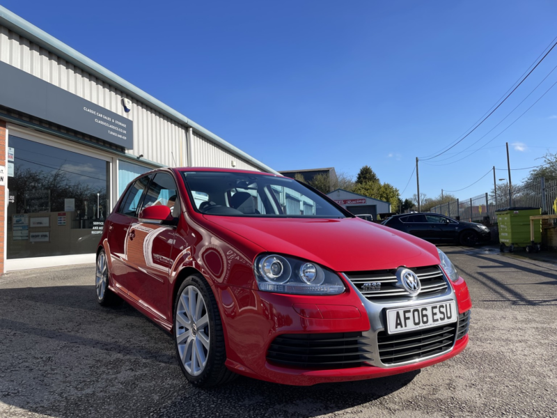 2006 Volkswagen Golf 3.2 V6 R32 in Red — image 1