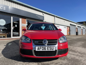 2006 Volkswagen Golf 3.2 V6 R32 in Red — image 3